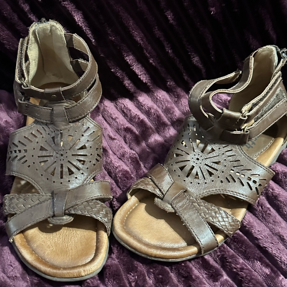 Earth Brown Leather Open Toe Sandals with Ankle Zipper Size 6